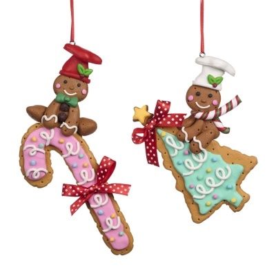 Enfeites de Natal de biscoitos de gengibre com glacê colorido e fitas vermelhas