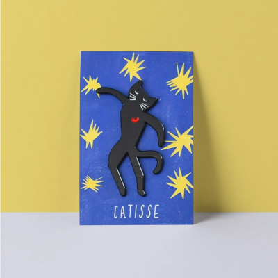 Cartão decorativo azul com gato preto e texto CATISSE