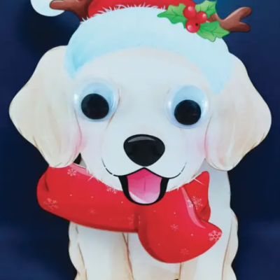 Figura decorativa de cão branco com chapéu e cachecol vermelhos