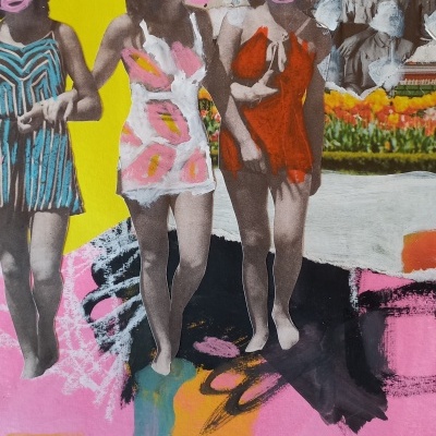 Collage colorido com três mulheres de vestidos curtos e faces riscadas em rosa, fundo colorido com palavra BOOM.