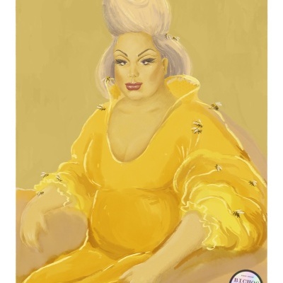 Ilustração de pessoa com vestido amarelo e cabelo claro, com abelhas sobre o vestido