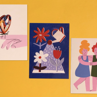 Três postais coloridos com desenhos abstratos e figuras humanas sobre fundo amarelo.