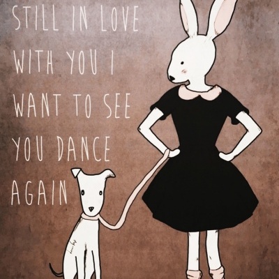 Ilustração de coelho em vestido preto com cão branco e texto em fundo castanho