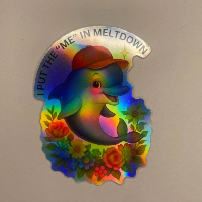 Autocolante holográfico de golfinho com boné vermelho e flores coloridas, texto I PUT THE ME IN MELTDOWN