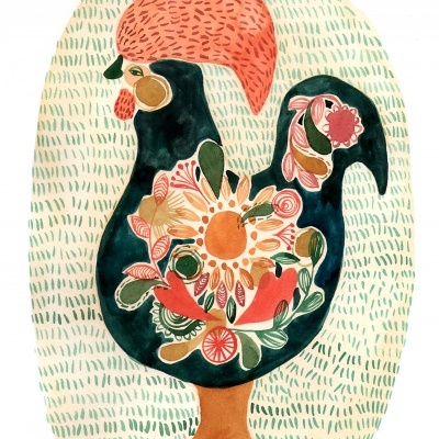 Ilustração colorida de galo estilizado com padrões florais em fundo com traços verdes