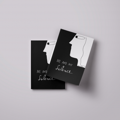 Dois cadernos preto e branco com desenho de rosto e texto 'ME AND MY silence.'