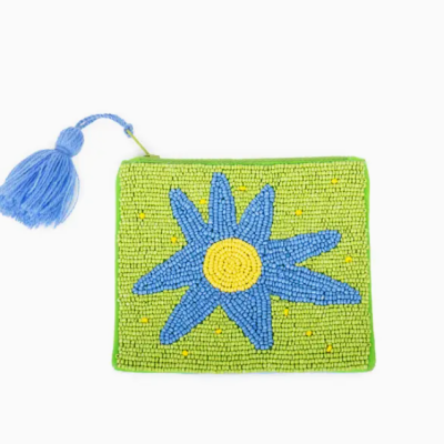 Carteira verde com flor azul e amarelo com tassel azul