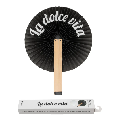 Leque preto com madeira clara e texto La dolce vita