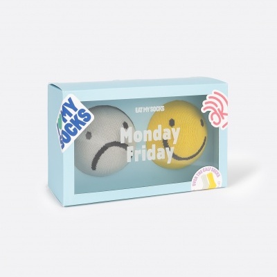 Conjunto de meias com caras expressivas dentro de caixa azul