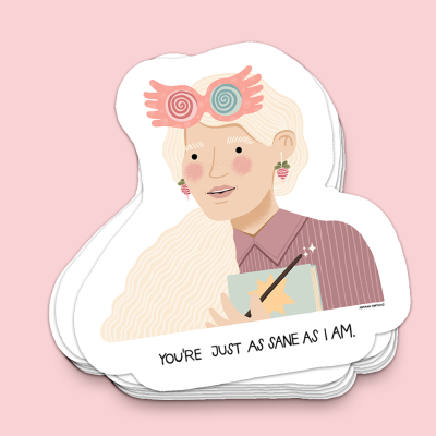 Autocolante da personagem Hermione Granger segurando um livro com estrela, fundo rosa