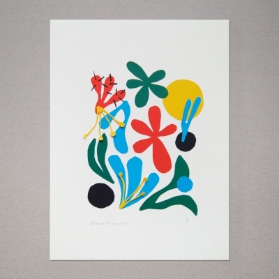 Gravura colorida com flores abstratas em várias cores, assinada e numerada.