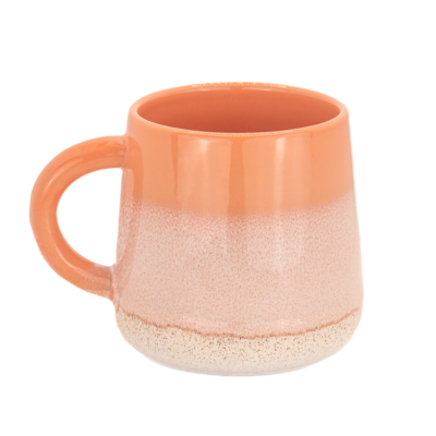 Caneca de cerâmica laranja e bege com alça