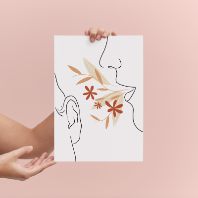 Desenho minimalista de perfil humano com folhas e flores, em mãos contra fundo rosa.