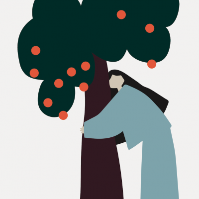 Pessoa a abraçar uma árvore com frutos laranja