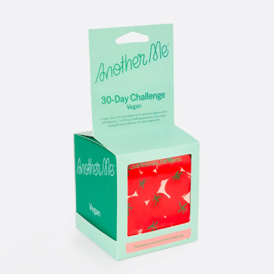 Caixa de produto Another Me 30-Day Challenge Vegan com embalagem vermelha visível