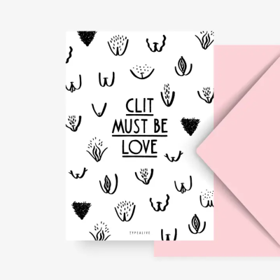 Cartão branco com desenhos a preto de pêlos pubianos e texto CLIT MUST BE LOVE com envelope cor-de-rosa