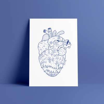 Cartaz branco com desenho anatómico de coração humano em traço azul com texto