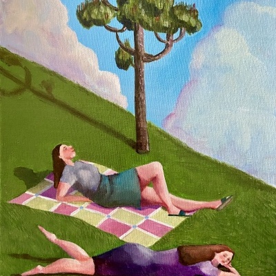 Pintura de duas mulheres relaxando na relva em pendente sob um céu azul com nuvens