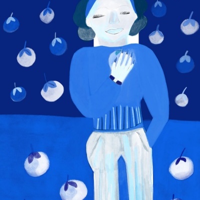 Pintura de pessoa com casaco azul e calças brancas segurando uma maçã azul no cenário de várias maçãs azuis e brancas.