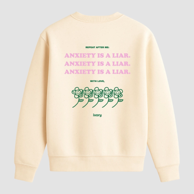Sweatshirt marfim com texto colorido e ilustração de flores na parte traseira
