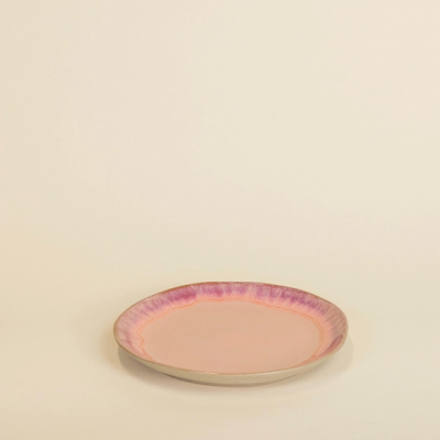 Prato redondo de cerâmica rosa com borda roxa