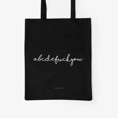 Saco tote preto com texto branco 'abcdefuckyou'