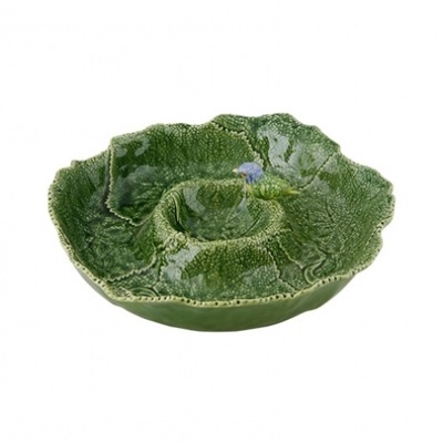 Prato cerâmico verde em forma de folha com textura brilhante e bordas onduladas