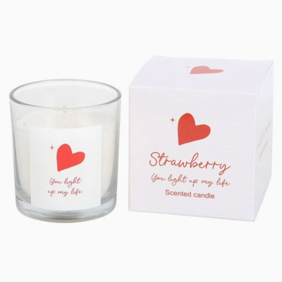 Vela perfumada branca em vidro transparente com coração vermelho e embalagem branca com texto e coração