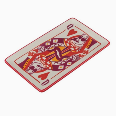 Prato retangular de cerâmica com estampa da rainha de copas estilizada.