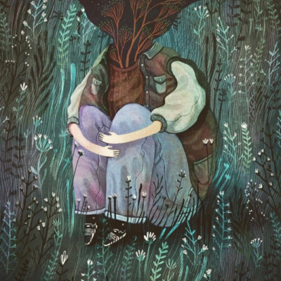 Ilustração de três figuras humanas abraçadas rodeadas por plantas e flores