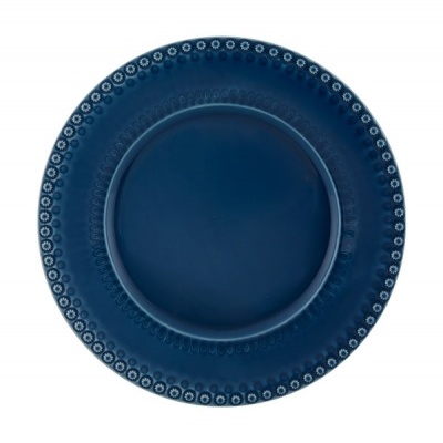 Prato azul em cerâmica com padrão circular na borda