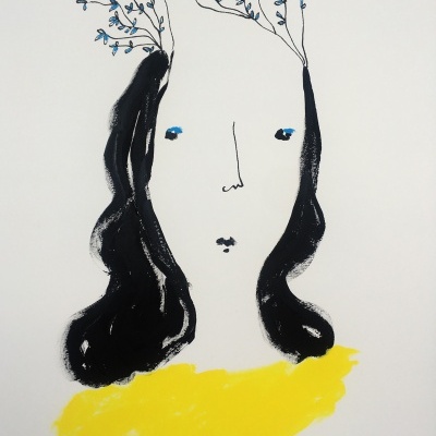 Ilustração minimalista rosto feminino com cabelo preto e ramos florais azuis