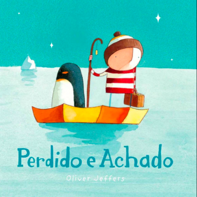 Capa do livro infantil 'Perdido e Achado' com menino e pinguim num barco na água