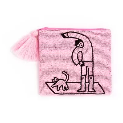 Carteira rosa de contas com desenho de figura humana e gato