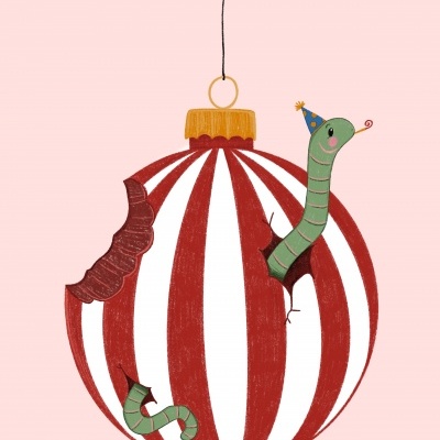 Ilustração de bola de Natal vermelha e branca com vermes verdes a sair