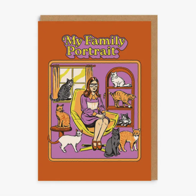 Cartão de felicitações com mulher e gatos em ilustração colorida com texto 'My Family Portrait'