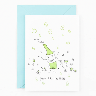 Cartão branco com ilustração de garrafa e copos verdes e texto YOU ARE THE PARTY