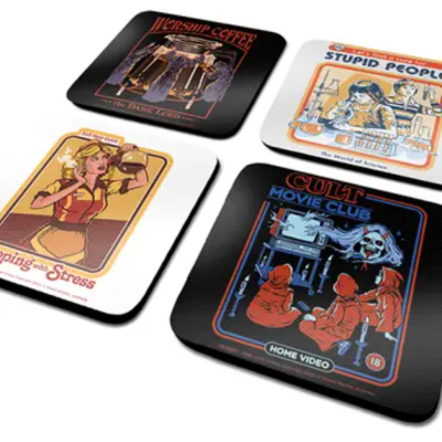 Quatro bases para copos com desenhos e textos coloridos