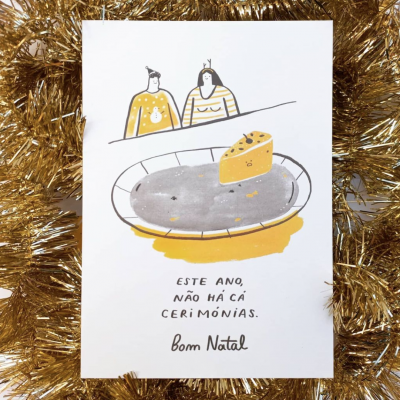 Cartão de Natal ilustrado com texto em português e decoração dourada