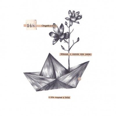 Desenho a preto e branco de um barco de papel com um ramo floral e texto em recortes de papel