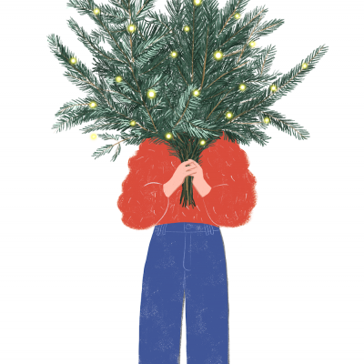 Pessoa segurando ramo de pinheiro com luzes de Natal