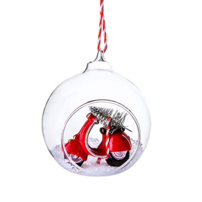 Ornamento de vidro com mota vermelha e árvore de Natal dentro