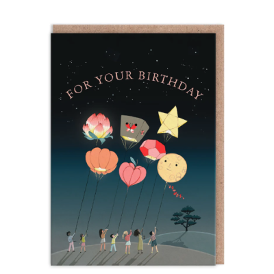 Cartão de aniversário com balões e crianças em fundo noturno
