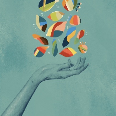 Braço e mão cinzentos com formas coloridas flutuando acima numa imagem artística abstrata
