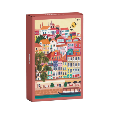 Caixa colorida com ilustração de cidade com edifícios, rio e barco