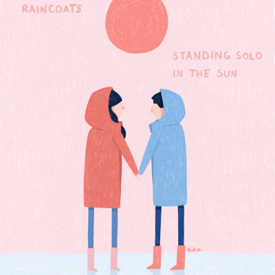 Ilustração de duas pessoas de impermeáveis coloridos sob o sol vermelho estilizado