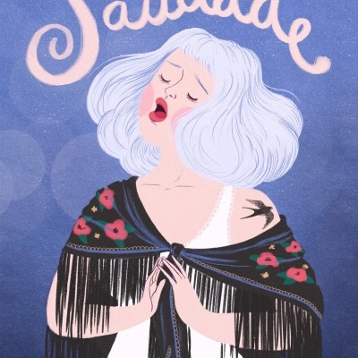 Desenho de mulher de cabelo branco a cantar com xale preto com flores e palavra Saudade no fundo azul