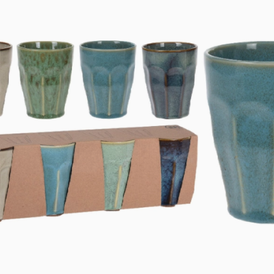 Conjunto de quatro copos cerâmicos coloridos em caixa de cartão.