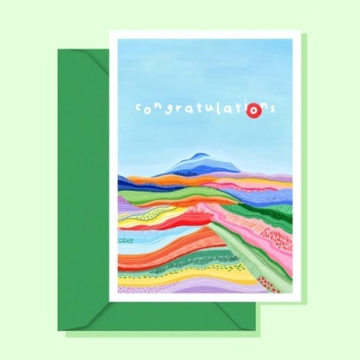 Cartão colorido de felicitações com ilustração abstrata e envelope verde
