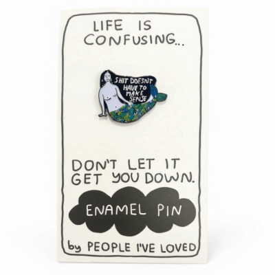 Pin esmaltado de sereia com texto em cartão branco